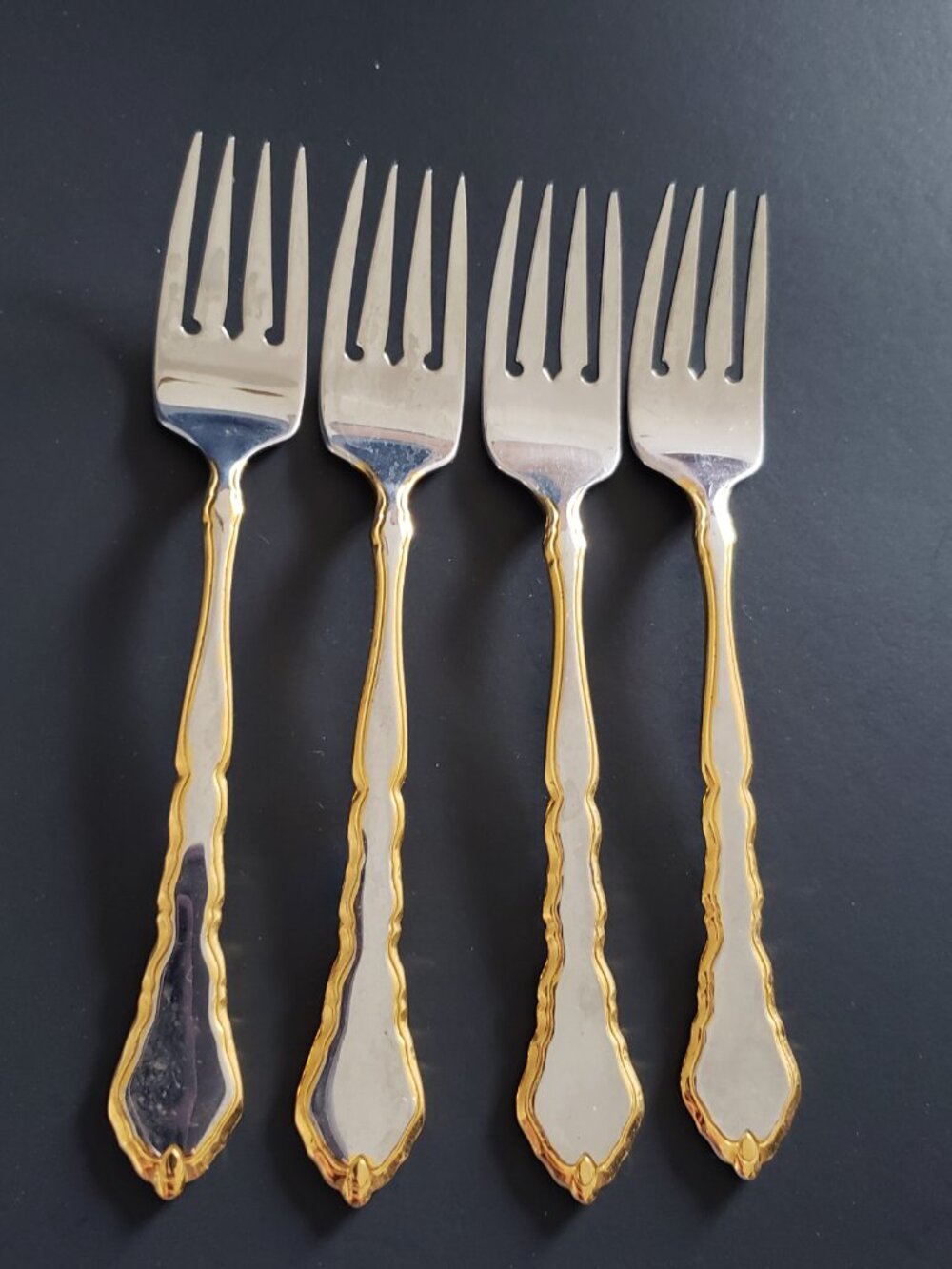 Oneida GOLDEN ROYAL CHIPPENDALE Community Stainless Salad Fork 6 3/4"